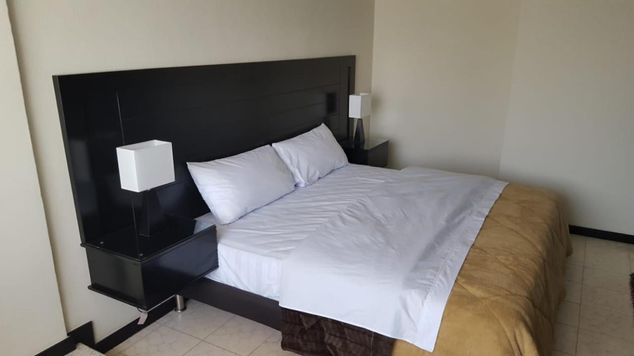 Marev Hotell Irapuato Exteriör bild